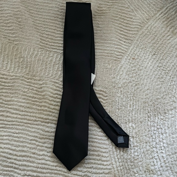 Madison solid black polyester Sateen w/tiebar men’s tie new - Picture 2 of 6